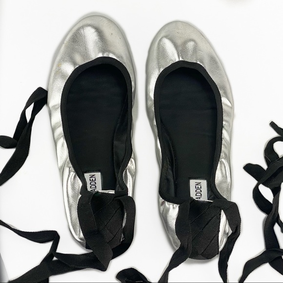 Steve Madden Florrah Ballet Flat Silver Shoes 7 - Picture 2 of 8